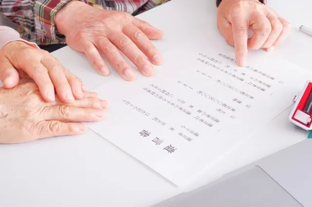 【コラム】家族信託と遺言は併用できる?優先関係と上手な使い分け方法を解説